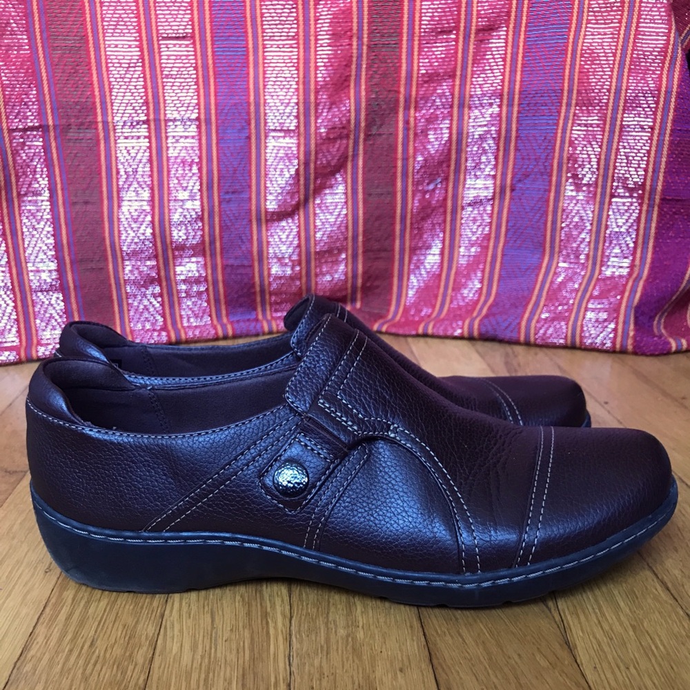 Size 10 Clark’s brown